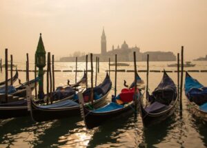 Venedig - Gondeln - Pixabay - (c) IngeGG